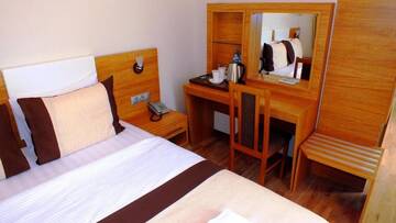 Улучшенный двухместный номер с 1 кроватью в Отеле Leon Boutique Hotel